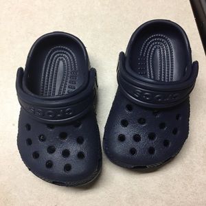 Toddler crocs (2-3)